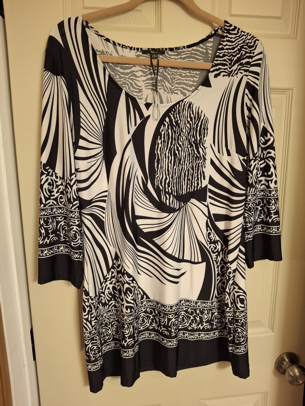 Milano Black & White Abstract Scoop Neck Tunic